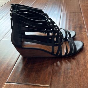 Hinge Black Wedges